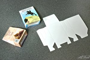 сувенирная картонная упаковка до и после склейки